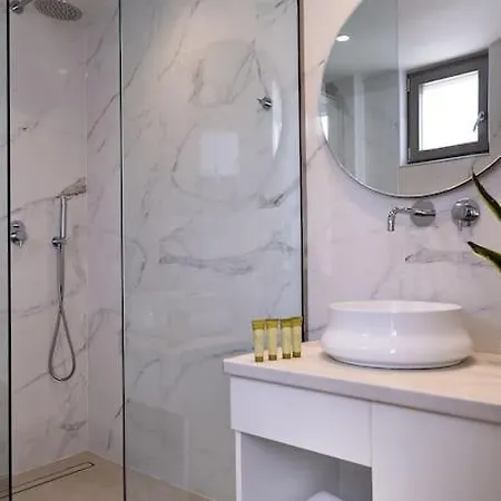 Comfy Apartmt Near With Pool Dining Area *