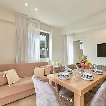 Comfy Apartmt Near With Pool Dining Area Apartamento Stavromenos (Rethymno)